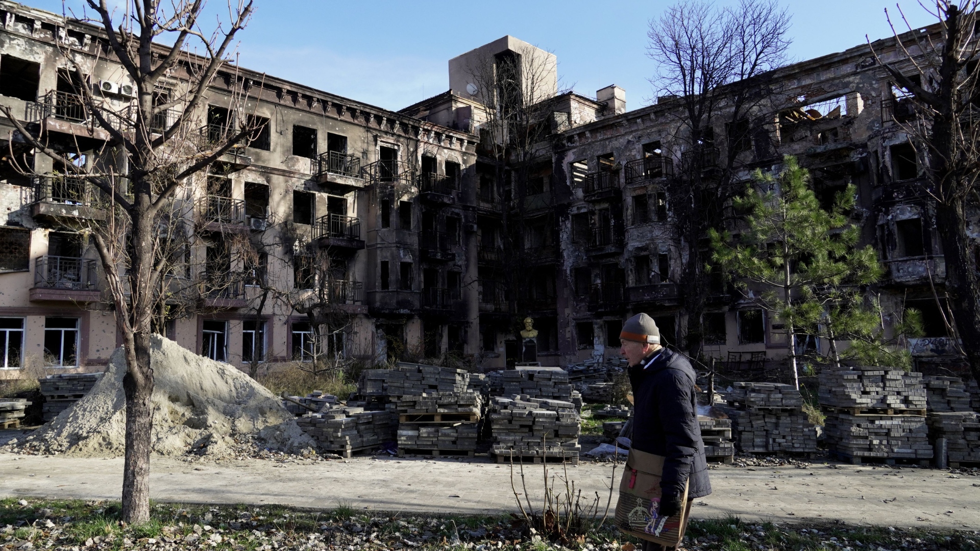 Russian tech giant Yandex erases damaged Ukrainian buildings from maps; Iranian regime thrives on Telegram